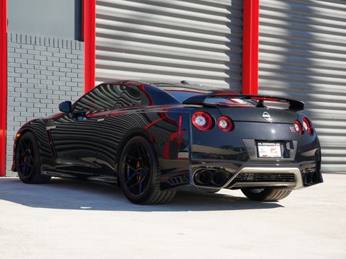 Used 2023 Nissan GT-R Premium w/ Premium Interior Package image 10