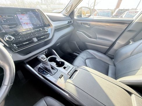 Used 2021 Toyota Highlander Limited image 22