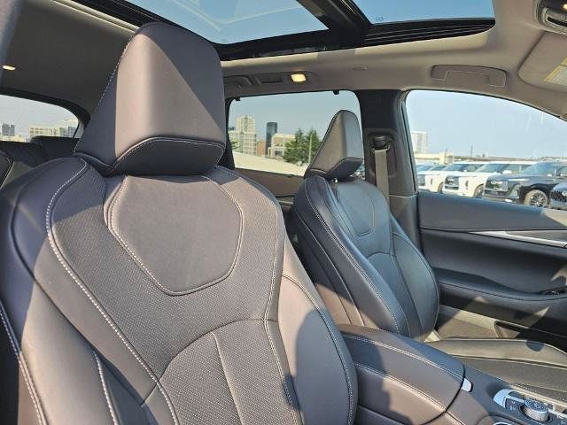 Certified 2025 INFINITI QX60 Luxe w/ Cargo Package AWD/4WD image 10