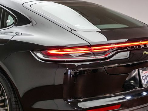 Used 2022 Porsche Panamera 4 E-Hybrid AWD/4WD image 13