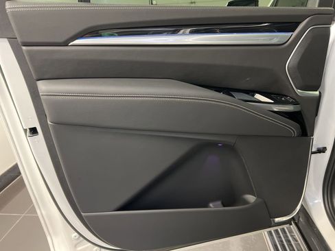 Used 2025 Cadillac Escalade ESV Sport w/ Touring Package AWD/4WD image 36