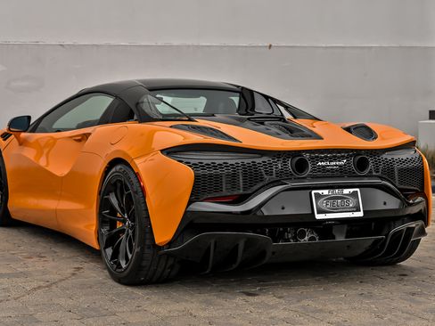 Used 2025 McLaren Artura Spider RWD image 6