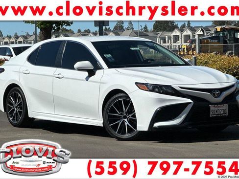 Used 2022 Toyota Camry SE image 1