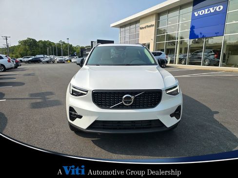 Used 2025 Volvo XC40 B5 Ultra w/ Climate Package image 3