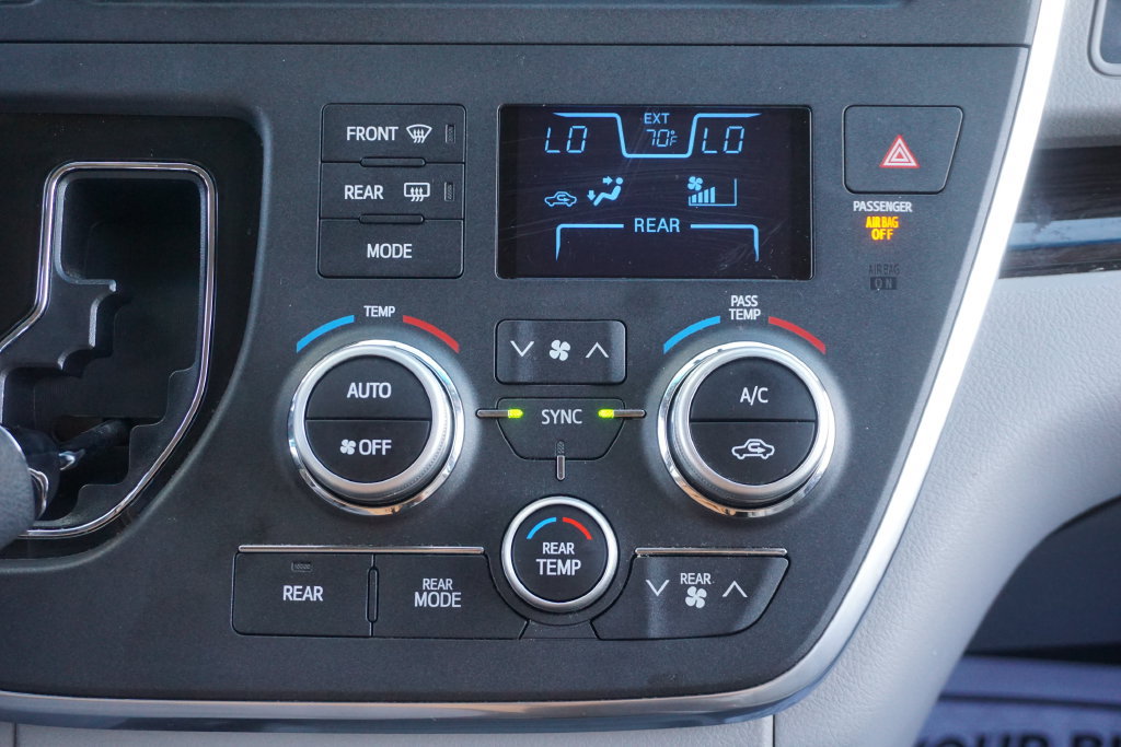 Used 2017 Toyota Sienna XLE w/ XLE Navigation Package AWD/4WD image 15