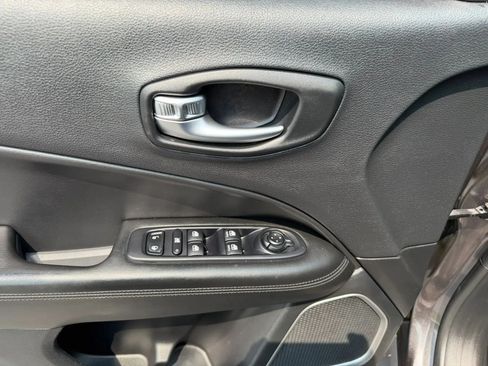 Used 2019 Jeep Compass Latitude AWD/4WD image 12
