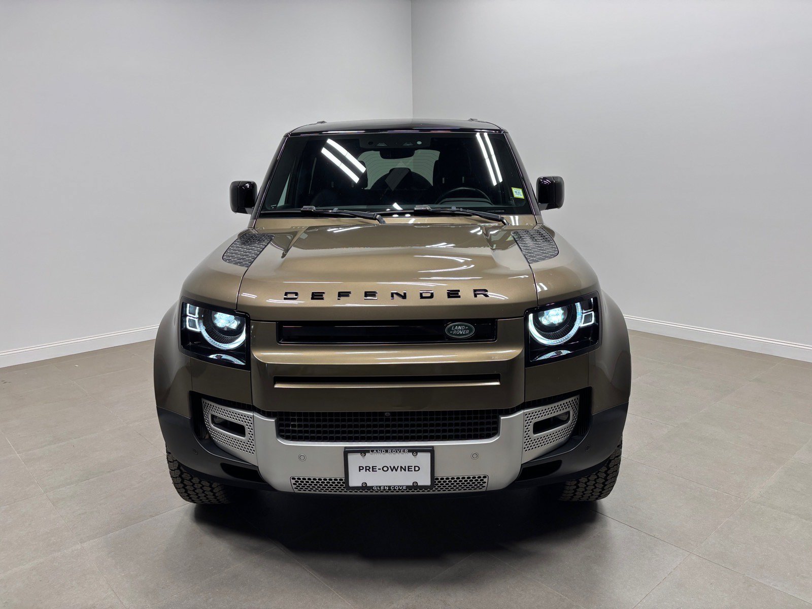 Used 2023 Land Rover Defender 110 S AWD/4WD image 3