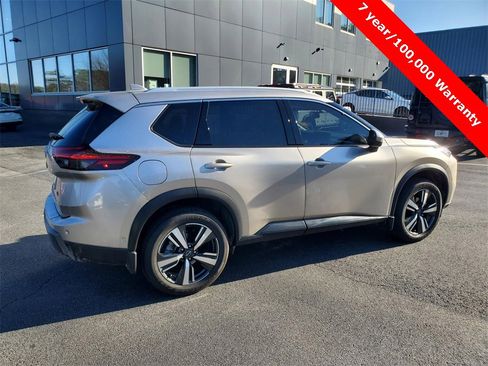 Certified 2025 Nissan Rogue SL image 3