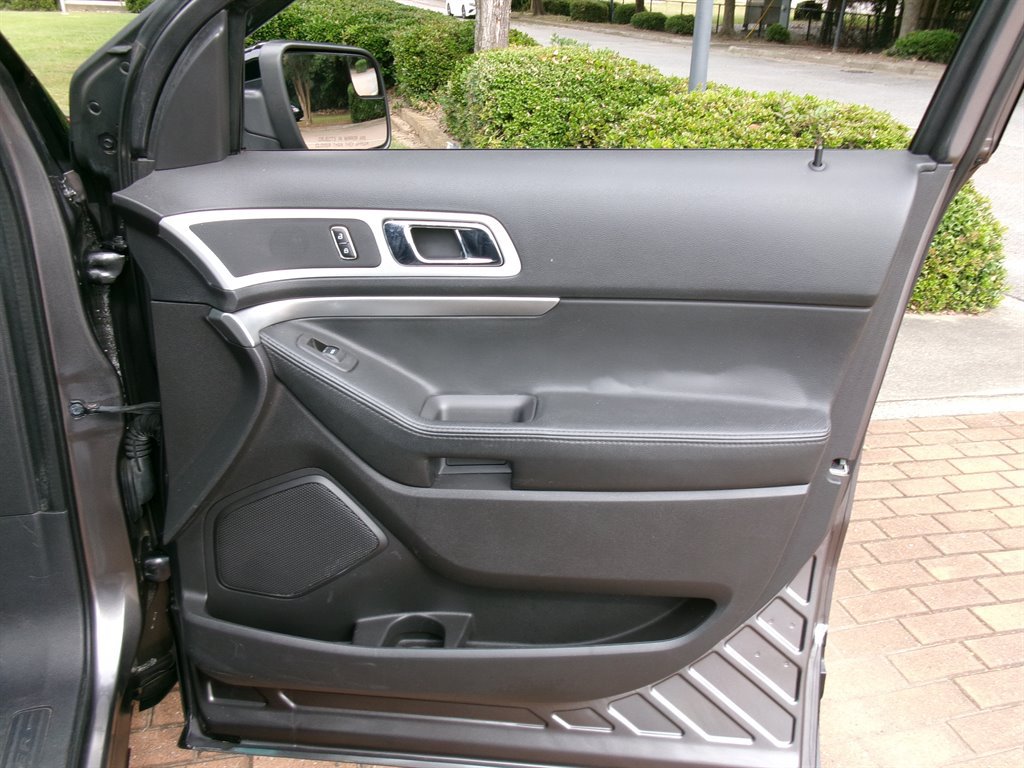 Used 2011 Ford Explorer XLT w/ 202A Rapid Spec Order Code FWD image 20
