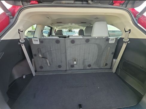 Used 2022 Toyota Highlander XLE FWD image 8