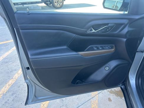 Used 2023 GMC Acadia SLE w/ Driver Convenience Package image 21