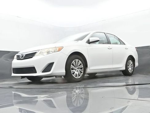 Used 2014 Toyota Camry FWD image 12