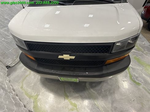 Used 2018 Chevrolet Express 2500 image 6