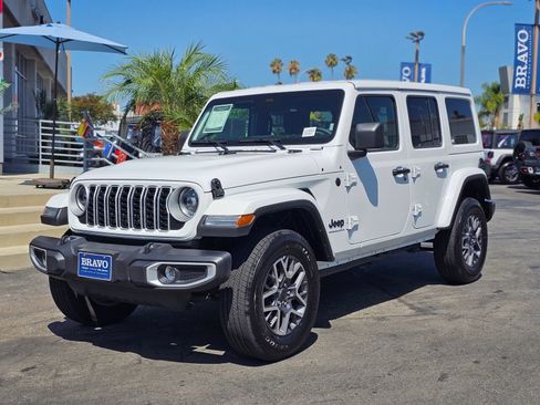 Used 2025 Jeep Wrangler Unlimited Sahara AWD/4WD image 3
