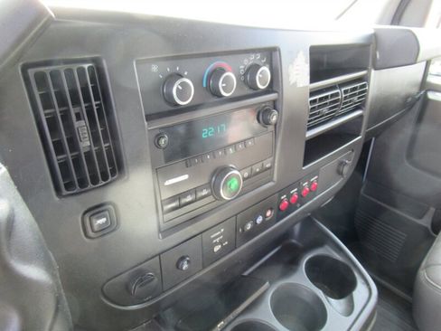 Used 2014 Chevrolet Express 2500 image 25