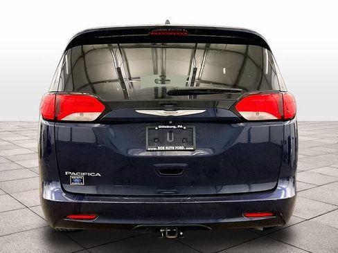 Used 2017 Chrysler Pacifica Touring FWD image 4