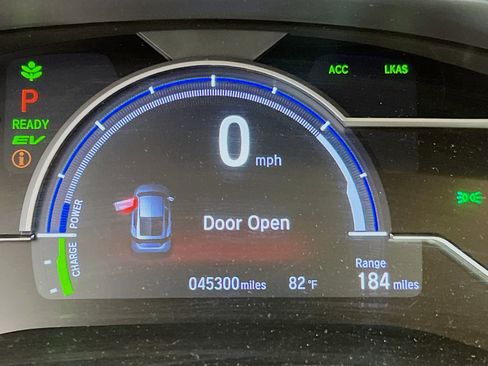 Used 2018 Honda Clarity Plug-In Hybrid image 12