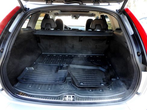 Used 2016 Volvo XC60 T5 Platinum w/ Climate Package image 10