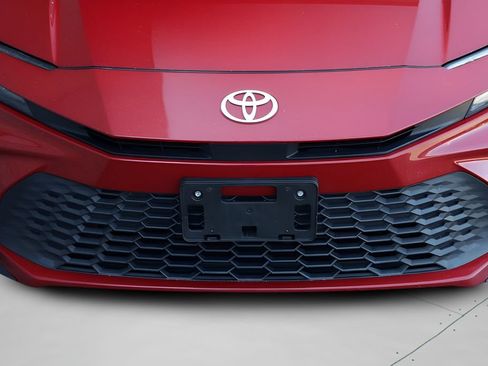 Used 2025 Toyota Camry SE FWD image 8