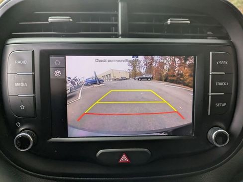 Used 2023 Kia Soul LX image 17