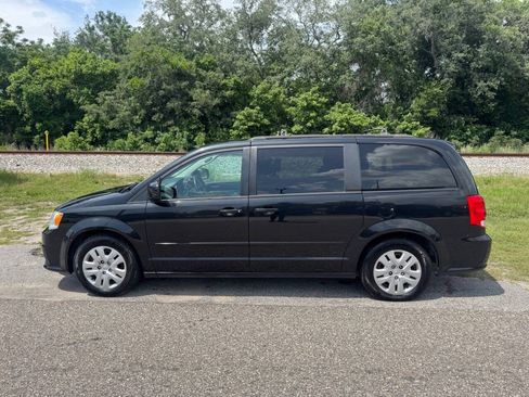Used 2016 Dodge Grand Caravan SXT w/ Rear Park Assist Package FWD image 5