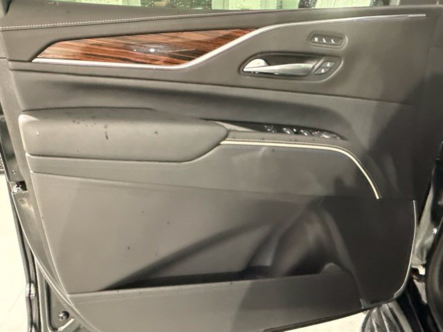 Used 2024 Cadillac Escalade Premium Luxury AWD/4WD image 18