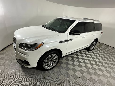 Used 2024 Lincoln Navigator Premiere image 9
