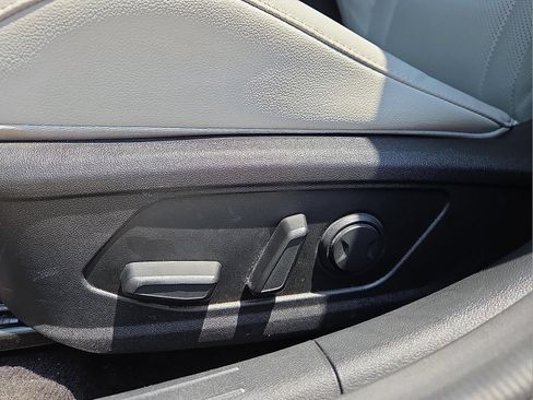 Used 2024 Hyundai Elantra Limited FWD image 15