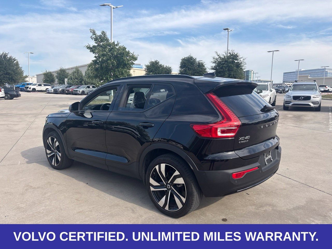 Used 2024 Volvo XC40 B5 Plus w/ Climate Package AWD/4WD image 9