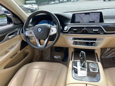 Used 2018 BMW 740i image 17