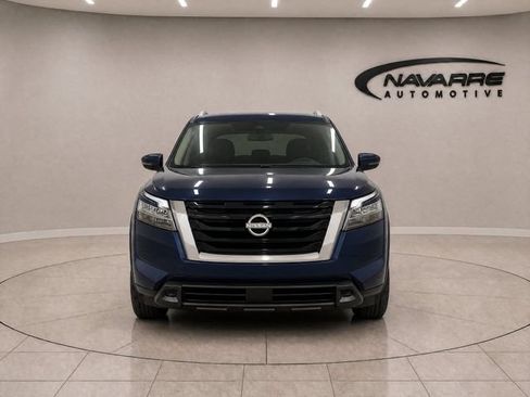 Used 2025 Nissan Pathfinder SV FWD image 2