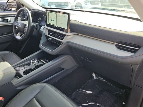 Used 2025 Ford Explorer Active w/ Active Comfort Package image 24