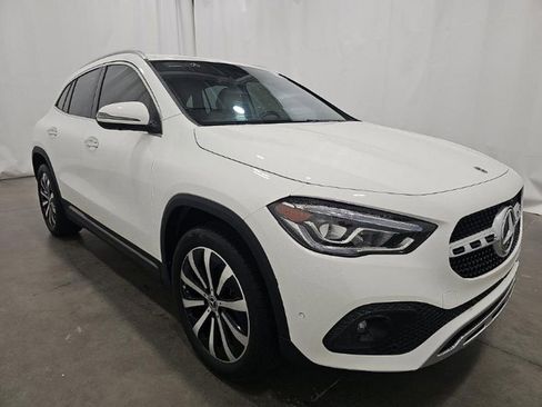 Used 2023 Mercedes-Benz GLA 250 4MATIC w/ Premium Package image 3