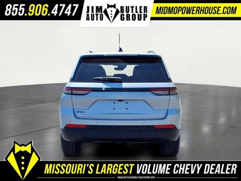 Used 2023 Jeep Grand Cherokee Altitude AWD/4WD image 4