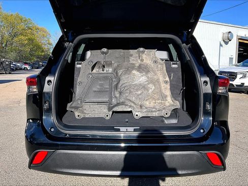 Used 2023 Toyota Highlander XLE AWD/4WD image 31