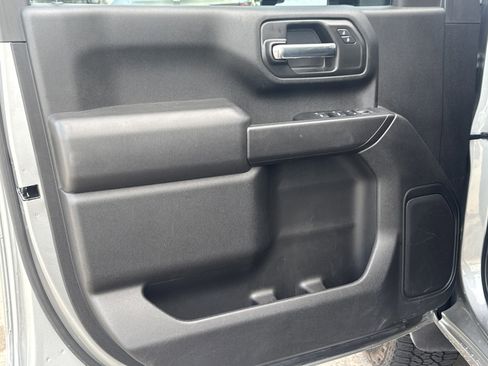 Used 2025 Chevrolet Silverado 2500 Custom w/ Custom Value Package image 3