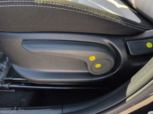 Used 2025 Hyundai Venue SEL FWD image 14
