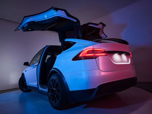 Used 2022 Tesla Model X Plaid AWD/4WD image 4