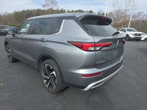 Used 2022 Mitsubishi Outlander SE image 6
