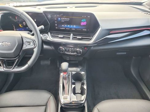 Certified 2024 Chevrolet Trax RS w/ Sunroof Package image 16