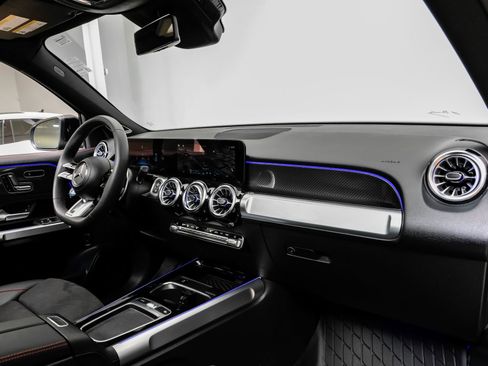 Used 2024 Mercedes-Benz GLB 35 AMG 4MATIC image 17