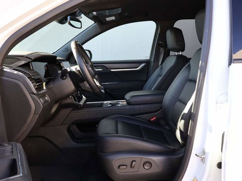 Used 2024 GMC Acadia Elevation image 8