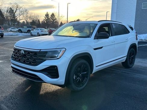 New 2026 Volkswagen Atlas Cross Sport SEL R-Line image 3