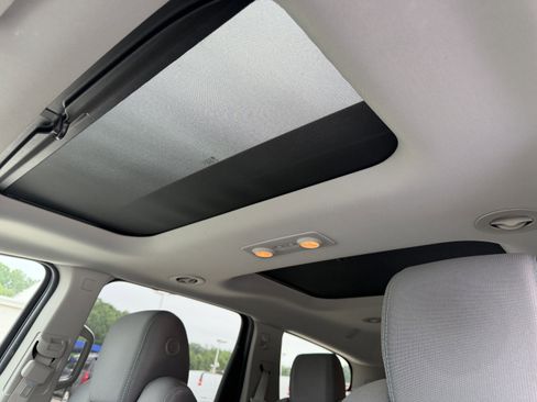 Used 2015 Chevrolet Traverse LT w/ Style and Technology Package FWD image 14