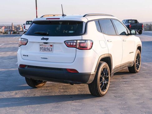 Used 2025 Jeep Compass Latitude w/ Altitude Special Edition AWD/4WD image 4
