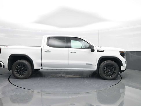 New 2025 GMC Sierra 1500 Elevation image 9