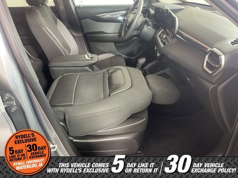 Certified 2025 Chevrolet TrailBlazer LT w/ Driver Confidence Package image 17