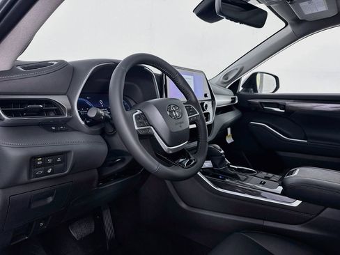 New 2026 Toyota Highlander Limited AWD/4WD image 13