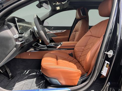 Used 2025 BMW 740i w/ Premium Package image 25