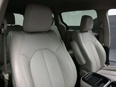 Used 2021 Chrysler Voyager Lxi image 28